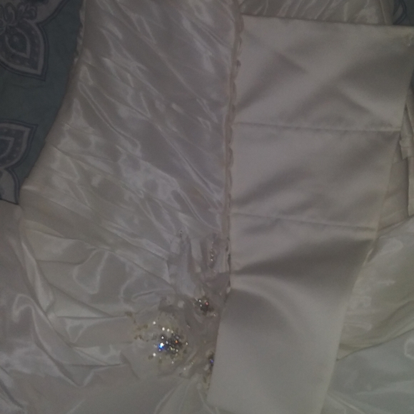 Wedding dress by Sotera Midgley - Picture 4 of 7